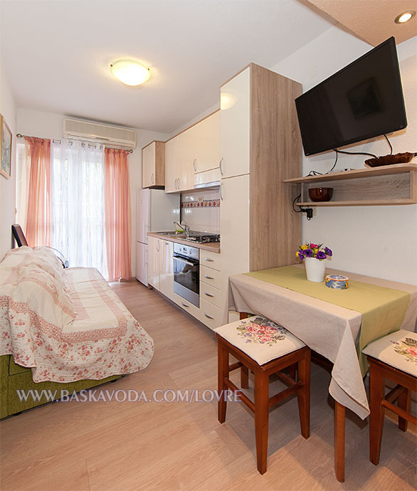 Apartments Lovre, Baška Voda - dining table