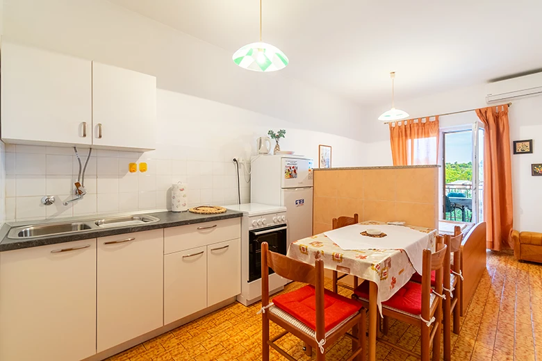 Apartments Mihaljevi, Krvavica - kitchen