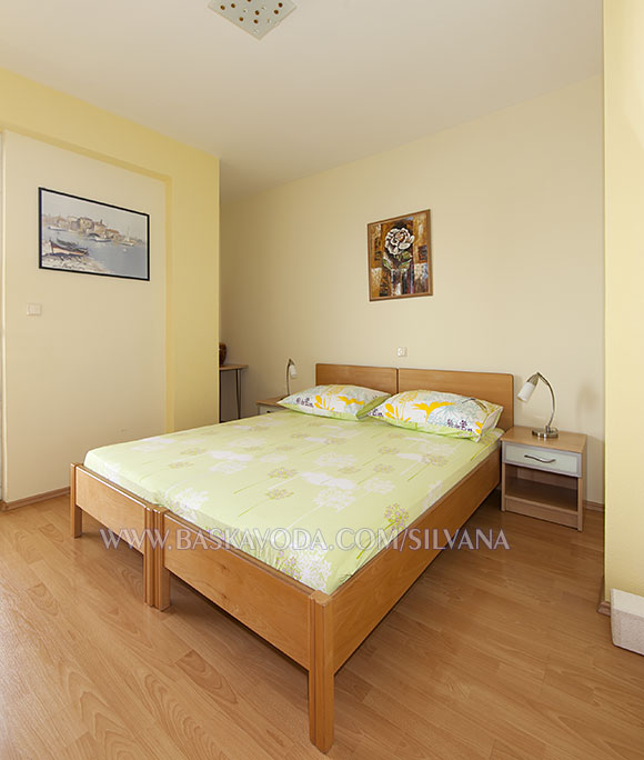 apartment Silvana, Baška Voda - bedroom with balcony